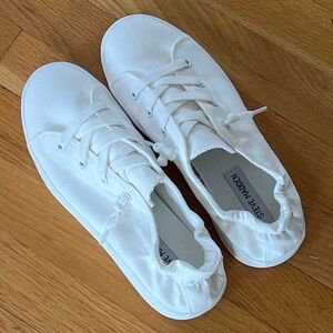 White Sneakers Size 8 with Elastic Heel - Steve Madden
